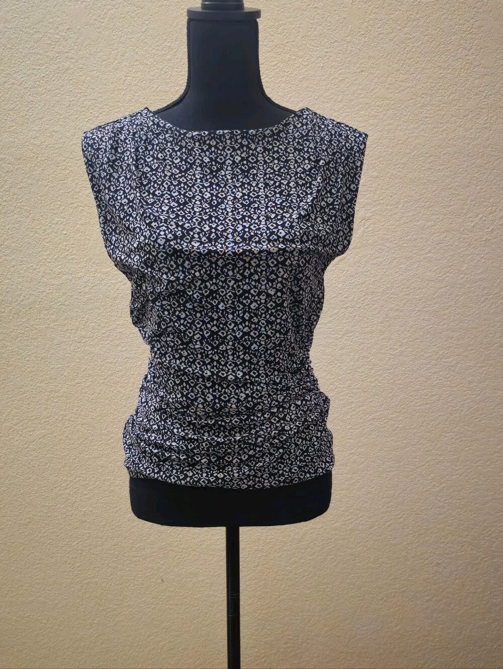 INC International Concepts Black and White Printed Sleeveless Blouse